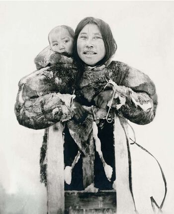 The Nattilik Inuit woman Onallu with her child safely placed in her anorak.