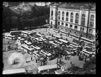 Tullinløkka fylt med busser i 1938.